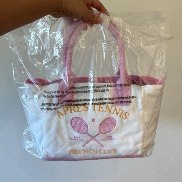 Wildfox Apres Tennis Brunch Crossbody - Picture 3 of 3